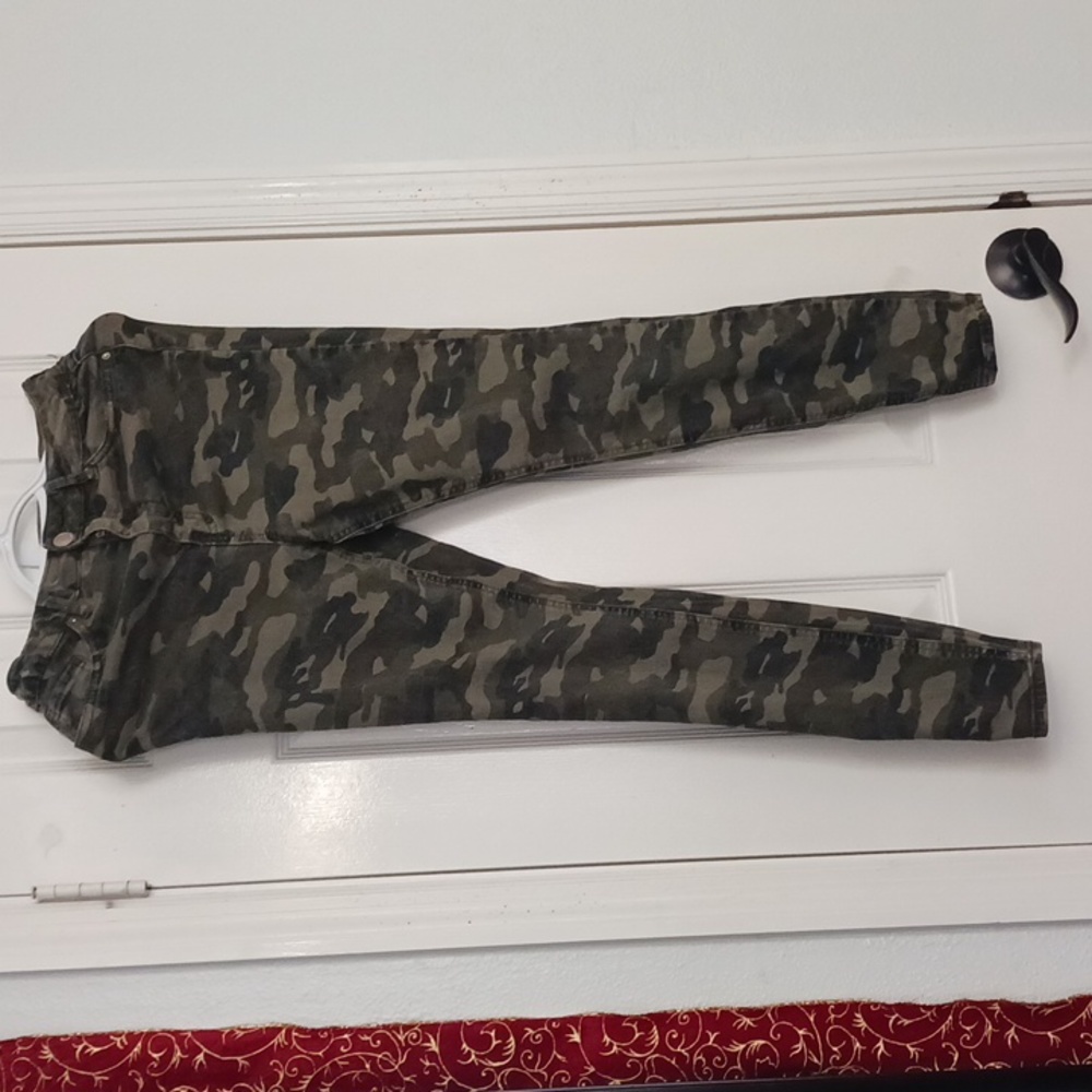 Cali High Rise Skinny Camo Green & Dark Green Jeans